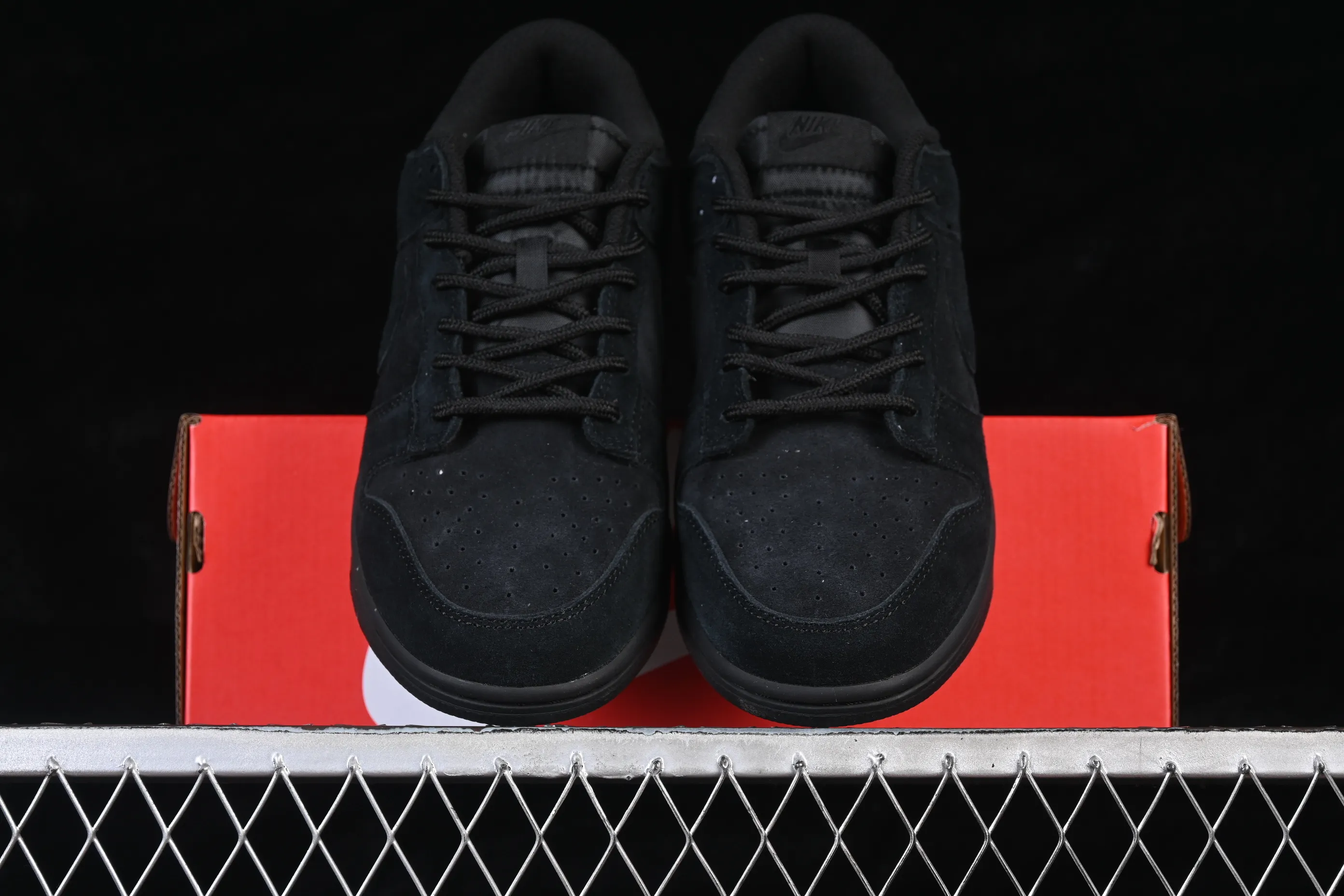 All categories Nk SB Dunk series Nk SB Dunk Low low-top sneakers Nike SB Dunk Low suede black low-top casual sneakers IB6651-001